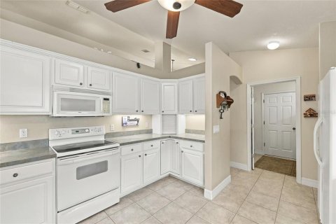 House in Clermont, Florida 3 bedrooms, 171.22 sq.m. № 2409980 - photo 12