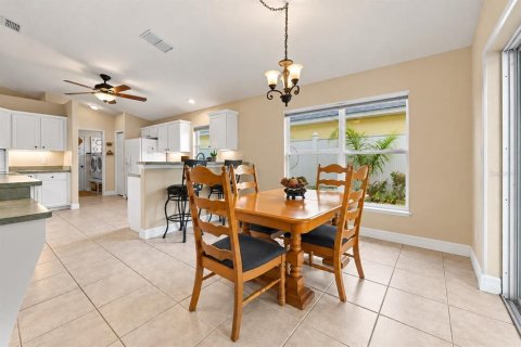 House in Clermont, Florida 3 bedrooms, 171.22 sq.m. № 2409980 - photo 13