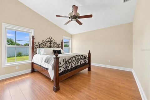 House in Clermont, Florida 3 bedrooms, 171.22 sq.m. № 2409980 - photo 15