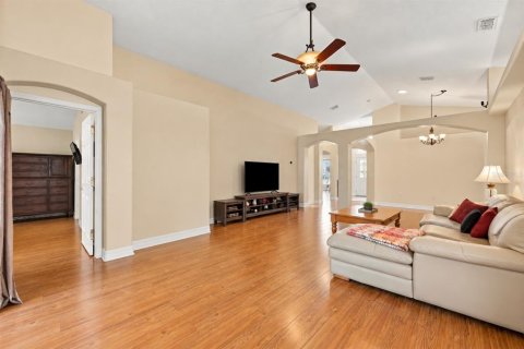 House in Clermont, Florida 3 bedrooms, 171.22 sq.m. № 2409980 - photo 9
