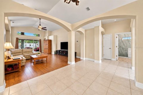 House in Clermont, Florida 3 bedrooms, 171.22 sq.m. № 2409980 - photo 6