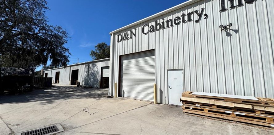 Commercial property in Sebring, Florida № 2233022