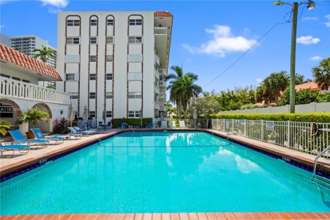 Condominio en venta en Hallandale Beach, Florida, 1 dormitorio, 78.97 m2 № 1825511 - foto 7