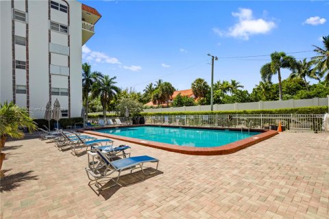 Condominio en venta en Hallandale Beach, Florida, 1 dormitorio, 78.97 m2 № 1825511 - foto 6