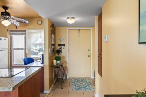 Condominio en venta en Hallandale Beach, Florida, 1 dormitorio, 78.97 m2 № 1825511 - foto 17