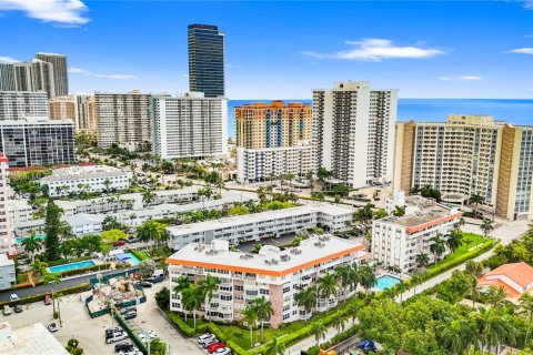 Condominio en venta en Hallandale Beach, Florida, 1 dormitorio, 78.97 m2 № 1825511 - foto 5