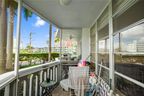 Condominio en venta en Hallandale Beach, Florida, 1 dormitorio, 78.97 m2 № 1825511 - foto 30