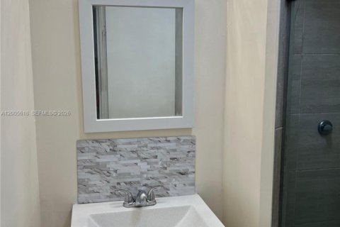 Copropriété à vendre à Lauderdale Lakes, Floride: 2 chambres, 87.7 m2 № 2090509 - photo 11