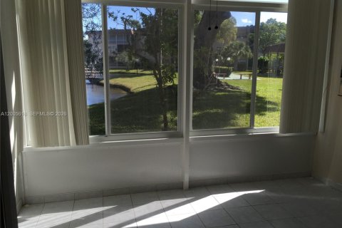Copropriété à vendre à Lauderdale Lakes, Floride: 2 chambres, 87.7 m2 № 2090509 - photo 4