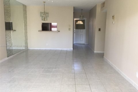 Copropriété à vendre à Lauderdale Lakes, Floride: 2 chambres, 87.7 m2 № 2090509 - photo 6