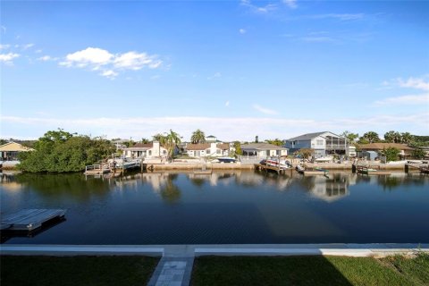 House in Hudson, Florida 3 bedrooms, 197.6 sq.m. № 2118159 - photo 21