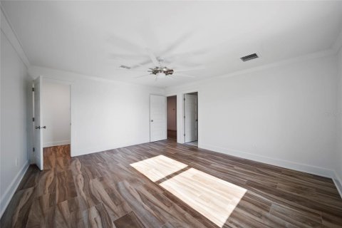 House in Hudson, Florida 3 bedrooms, 197.6 sq.m. № 2118159 - photo 13