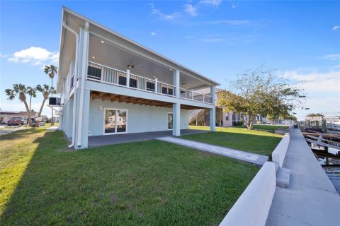 House in Hudson, Florida 3 bedrooms, 197.6 sq.m. № 2118159 - photo 23