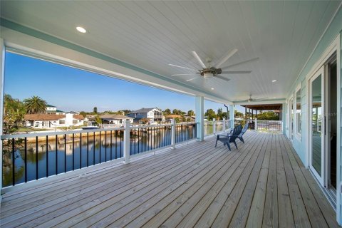 House in Hudson, Florida 3 bedrooms, 197.6 sq.m. № 2118159 - photo 19