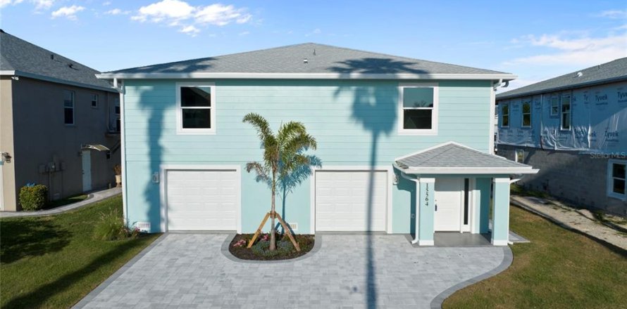House in Hudson, Florida 3 bedrooms, 197.6 sq.m. № 2118159