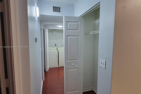 Copropriété à vendre à Pembroke Pines, Floride: 3 chambres, 98.29 m2 № 1947854 - photo 8