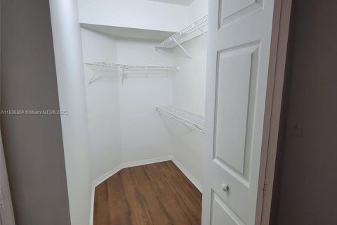 Copropriété à vendre à Pembroke Pines, Floride: 3 chambres, 98.29 m2 № 1947854 - photo 13