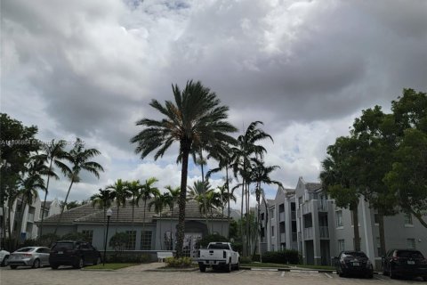 Copropriété à vendre à Pembroke Pines, Floride: 3 chambres, 98.29 m2 № 1947854 - photo 2
