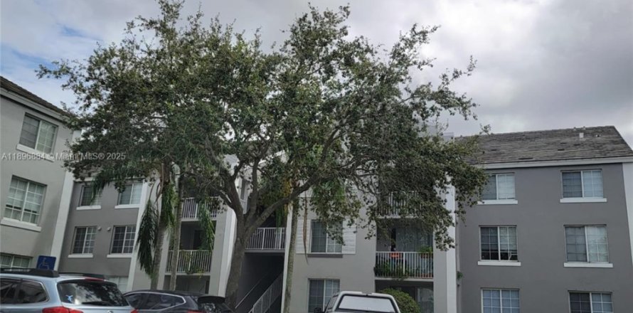 Condo à Pembroke Pines, Floride, 3 chambres  № 1947854
