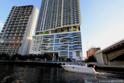 Studio in the Condo in Miami, Florida  № 2081804
