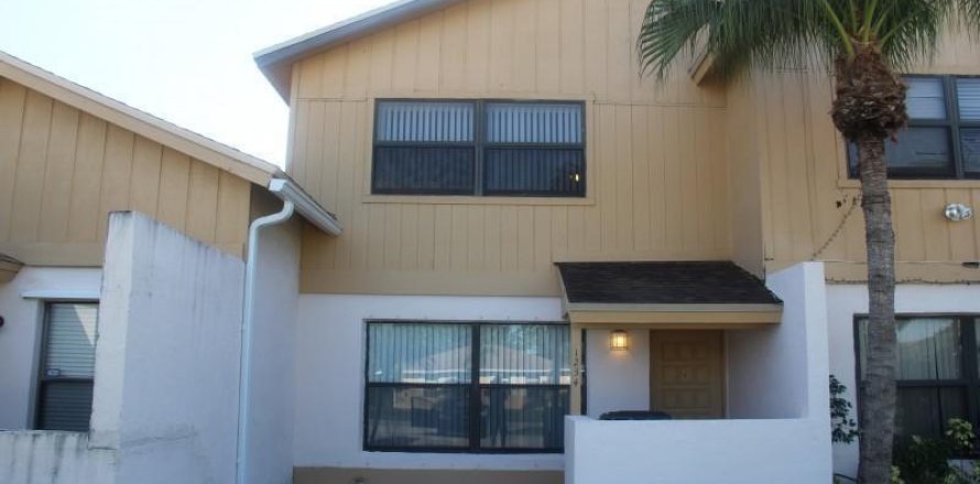 Townhouse in Wellington, Florida 3 bedrooms, 133.5 sq.m. № 2242254