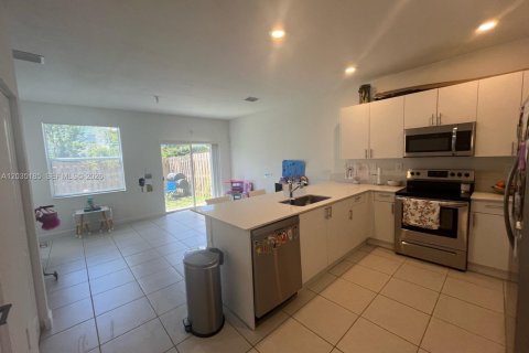 Touwnhouse à vendre à Homestead, Floride: 3 chambres, 143.53 m2 № 2084221 - photo 2