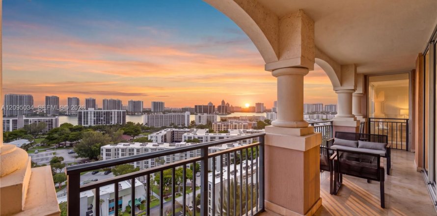 Condo in Sunny Isles Beach, Florida, 2 bedrooms  № 2392139