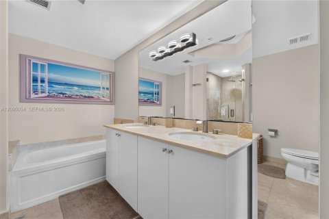 Condo in Sunny Isles Beach, Florida, 2 bedrooms  № 2392139 - photo 16