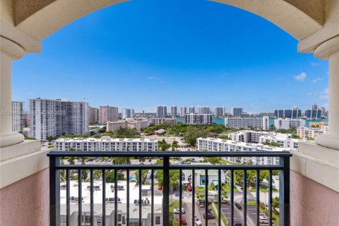 Condo in Sunny Isles Beach, Florida, 2 bedrooms  № 2392139 - photo 23