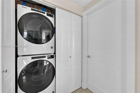 Condo in Sunny Isles Beach, Florida, 2 bedrooms  № 2392139 - photo 18