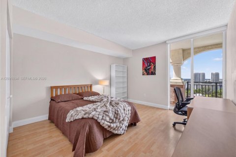 Condo in Sunny Isles Beach, Florida, 2 bedrooms  № 2392139 - photo 19