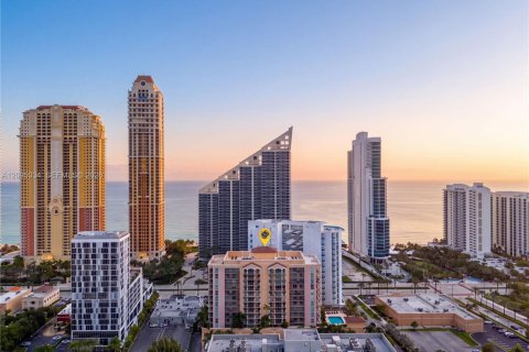 Condo in Sunny Isles Beach, Florida, 2 bedrooms  № 2392139 - photo 4