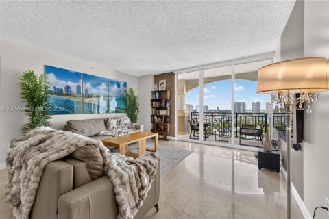 Condo in Sunny Isles Beach, Florida, 2 bedrooms  № 2392139 - photo 11
