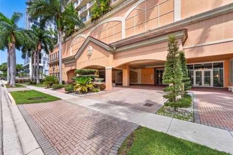 Condo in Sunny Isles Beach, Florida, 2 bedrooms  № 2392139 - photo 30