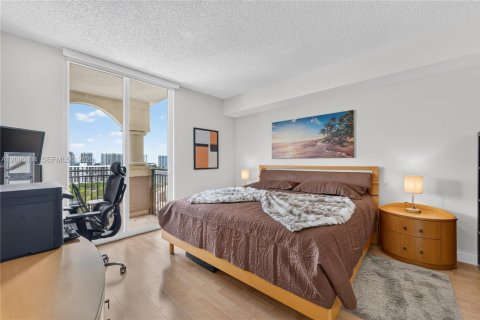 Condo in Sunny Isles Beach, Florida, 2 bedrooms  № 2392139 - photo 13
