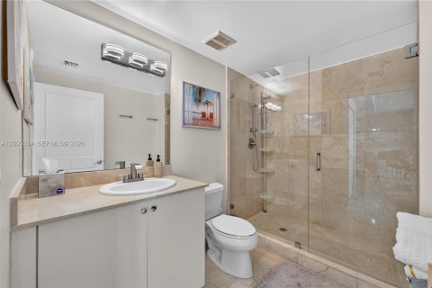 Condo in Sunny Isles Beach, Florida, 2 bedrooms  № 2392139 - photo 21
