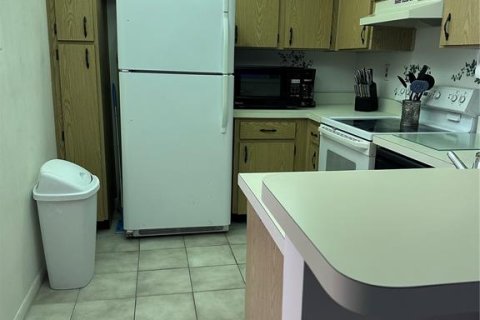 Condo in Port Charlotte, Florida, 1 bedroom  № 1900577 - photo 8