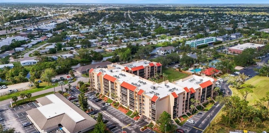 Condo in Port Charlotte, Florida, 1 bedroom № 1900577