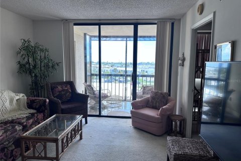 Condo in Port Charlotte, Florida, 1 bedroom  № 1900577 - photo 11