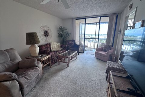 Condo in Port Charlotte, Florida, 1 bedroom  № 1900577 - photo 3