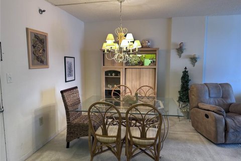 Condo in Port Charlotte, Florida, 1 bedroom  № 1900577 - photo 6