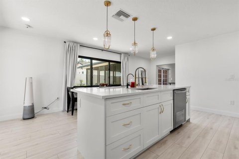 Casa en venta en Tampa, Florida, 4 dormitorios, 177.91 m2 № 1637551 - foto 8
