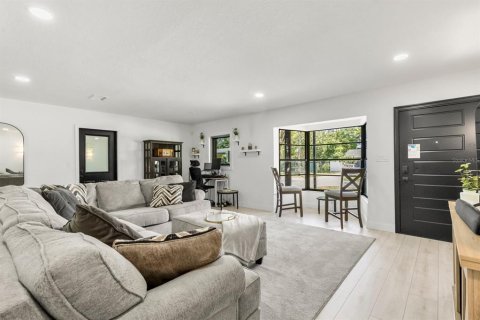 Casa en venta en Tampa, Florida, 4 dormitorios, 177.91 m2 № 1637551 - foto 2