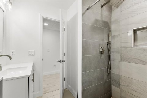 Casa en venta en Tampa, Florida, 4 dormitorios, 177.91 m2 № 1637551 - foto 13
