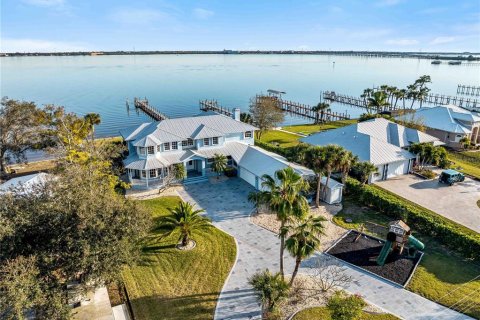 House in Port Charlotte, Florida 5 bedrooms, 452.62 sq.m. № 2117555