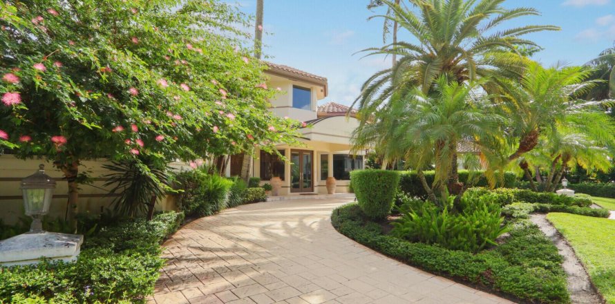 House in Palm Beach Gardens, Florida 4 bedrooms, 360.37 sq.m. № 2429799