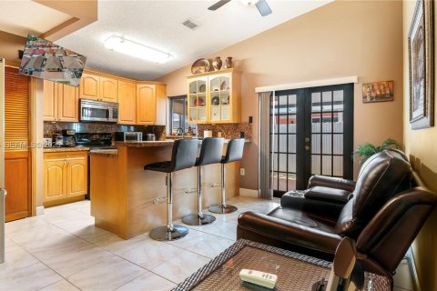 Villa ou maison à vendre à Hialeah, Floride: 4 chambres, 137.03 m2 № 1983713 - photo 30