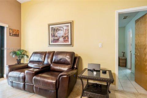 Villa ou maison à vendre à Hialeah, Floride: 4 chambres, 137.03 m2 № 1983713 - photo 29