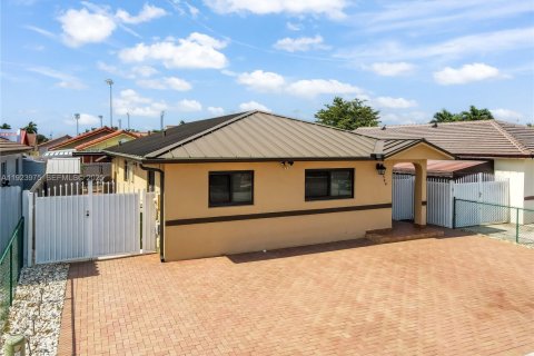 Villa ou maison à vendre à Hialeah, Floride: 4 chambres, 137.03 m2 № 1983713 - photo 5