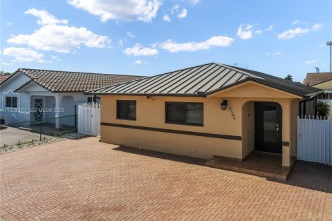 Villa ou maison à vendre à Hialeah, Floride: 4 chambres, 137.03 m2 № 1983713 - photo 2